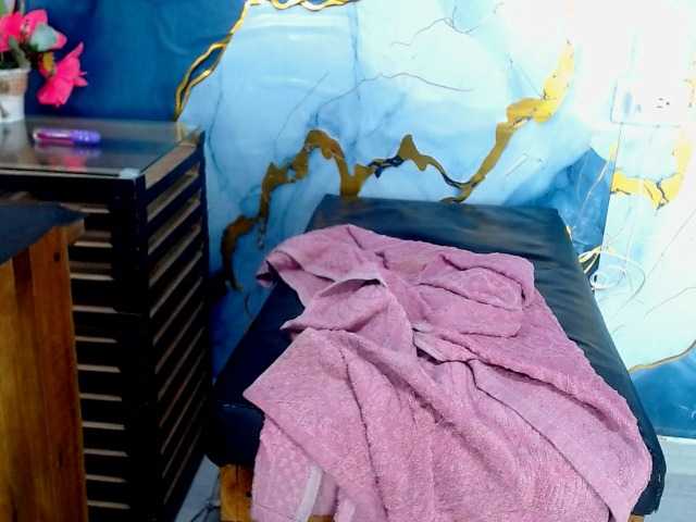 Yasmine-Tapias live cam preview