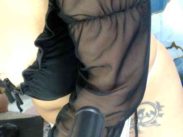 Yasmine-Tapias webcam