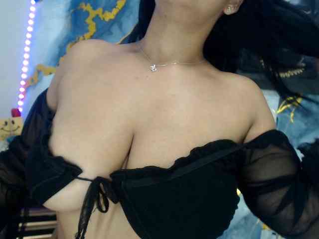 Yasmine-Tapias webcam