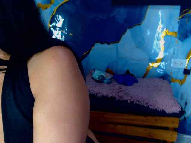 Yasmine-Tapias webcam