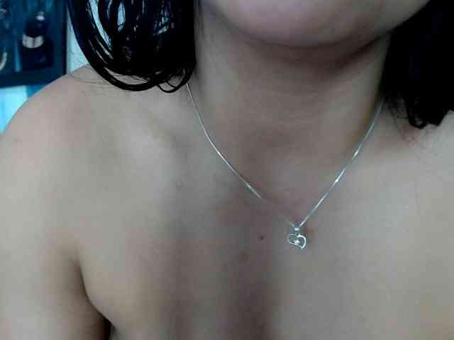Yasmine-Tapias webcam