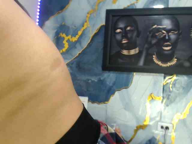 Yasmine-Tapias webcam