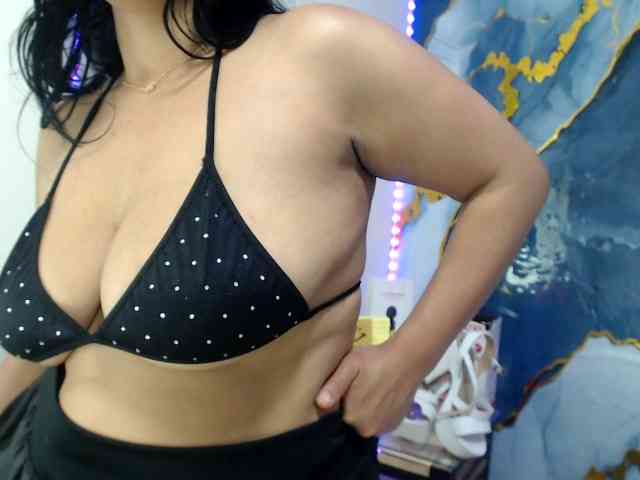 Yasmine-Tapias webcam