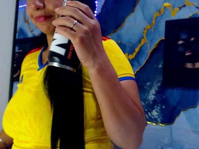 Yasmine-Tapias webcam