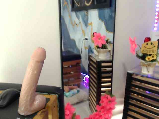 Yasmine-Tapias webcam