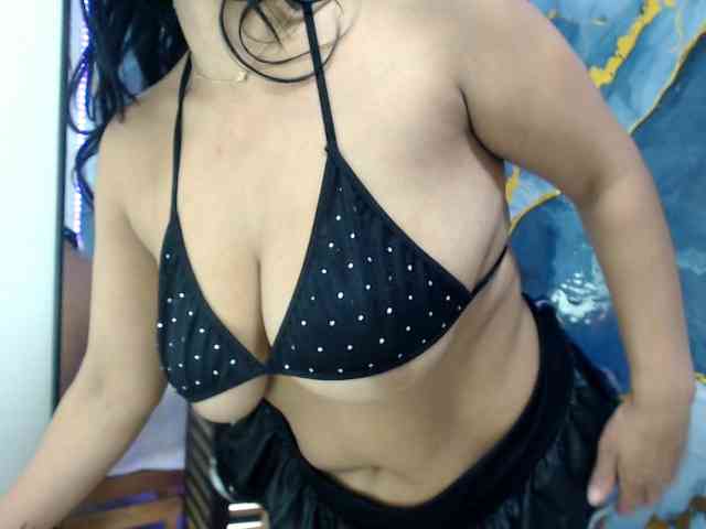 Yasmine-Tapias webcam