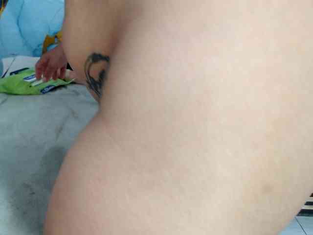 Yasmine-Tapias webcam