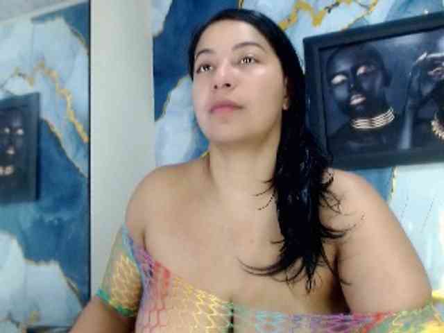 Yasmine-Tapias Yasmine-Tapias