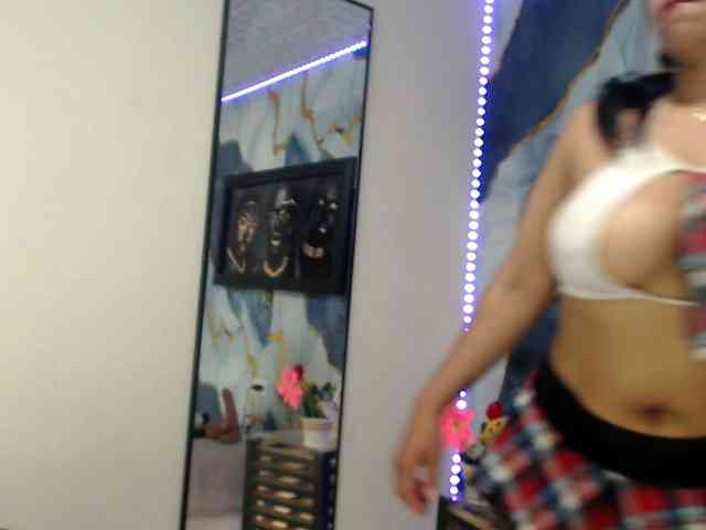 Yasmine-Tapias webcam
