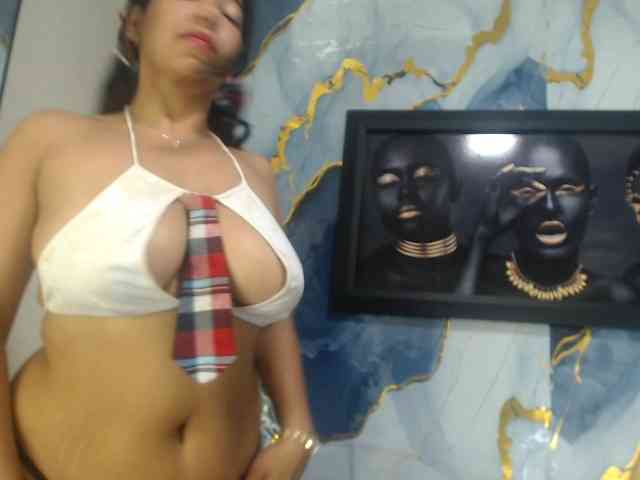 Yasmine-Tapias webcam