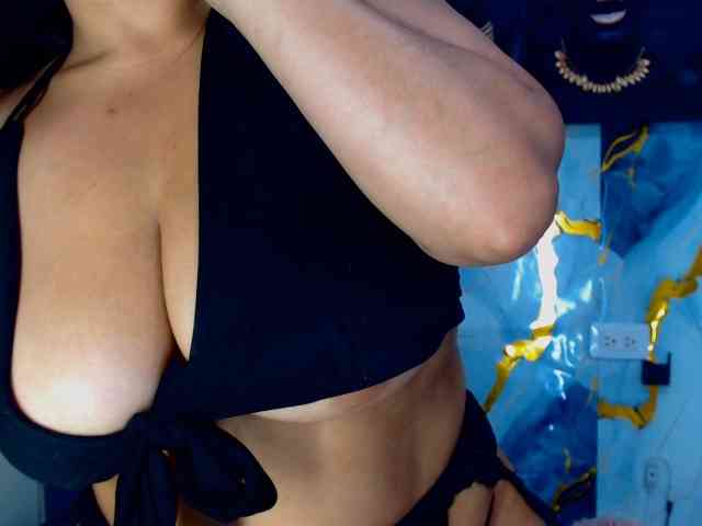 Yasmine-Tapias Yasmine-Tapias