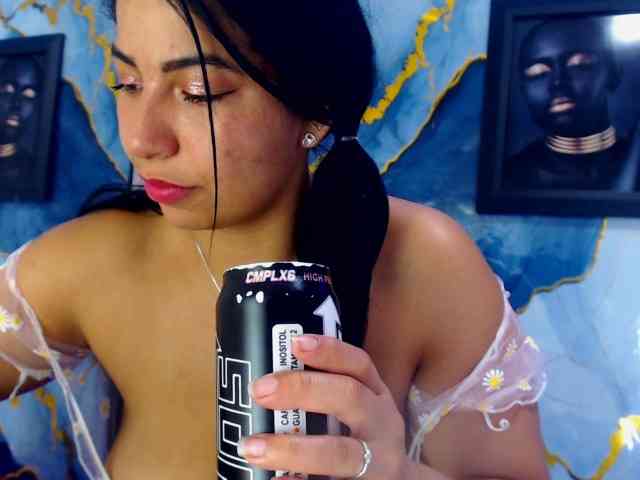 Yasmine-Tapias webcam