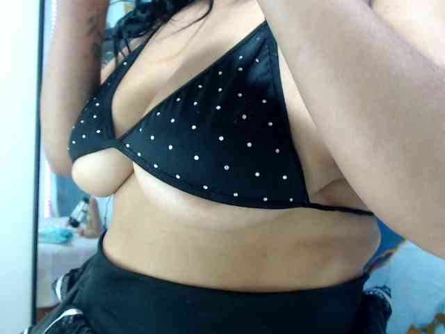 Yasmine-Tapias webcam