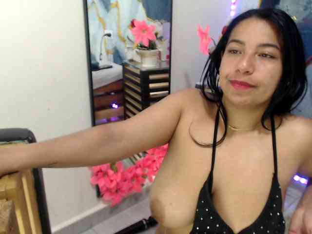 Yasmine-Tapias webcam