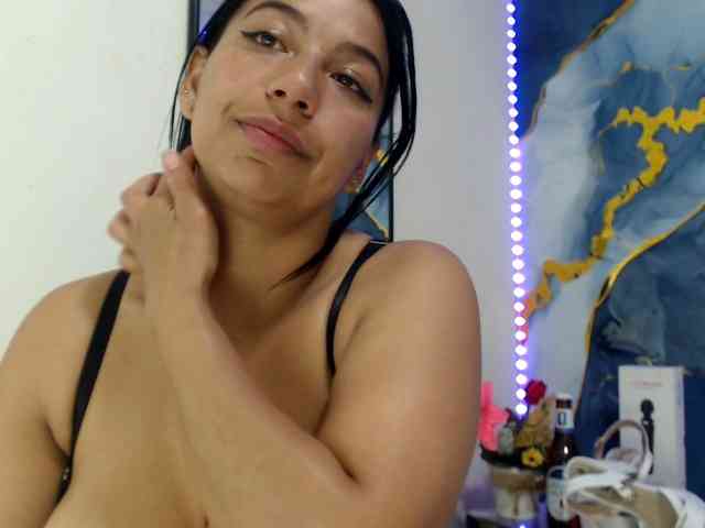 Yasmine-Tapias webcam