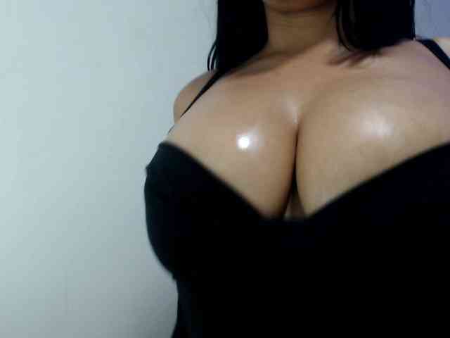 Yasmine-Tapias Yasmine-Tapias
