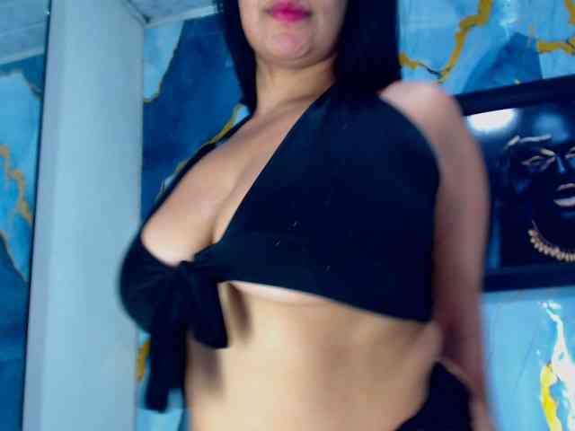 Yasmine-Tapias Yasmine-Tapias