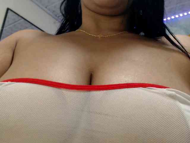 Yasmine-Tapias webcam