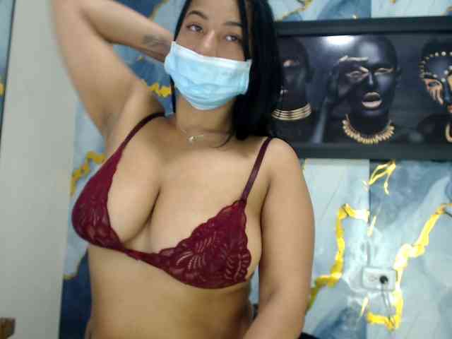 Yasmine-Tapias webcam