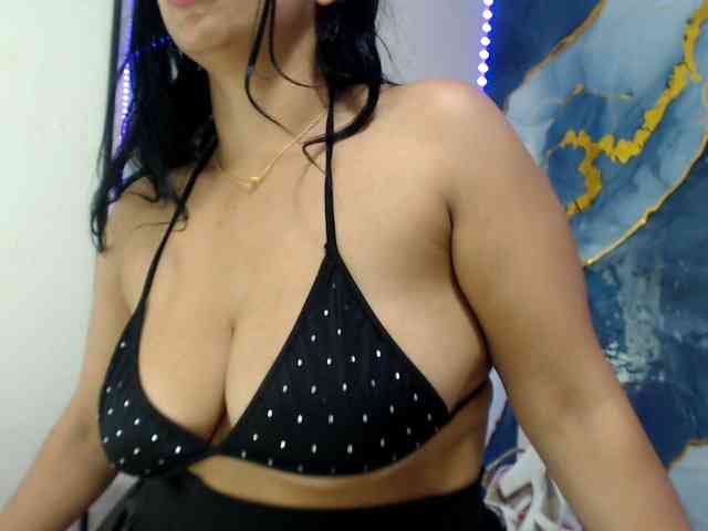 Yasmine-Tapias webcam