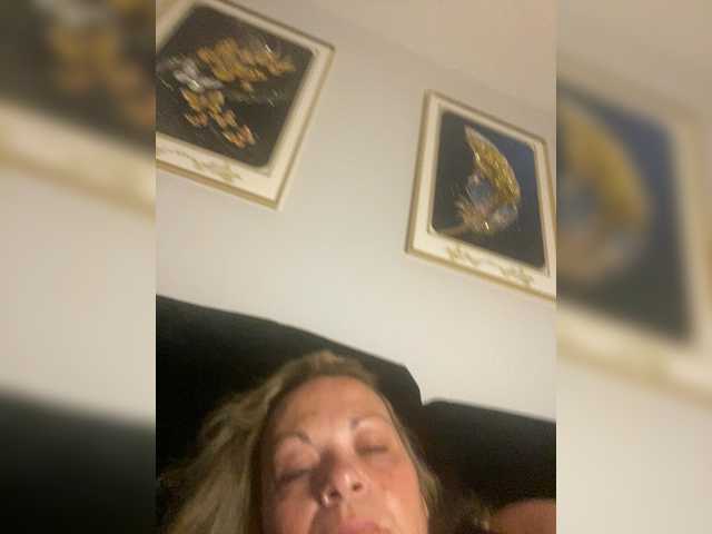 RoxyRed live cam on BongaCams