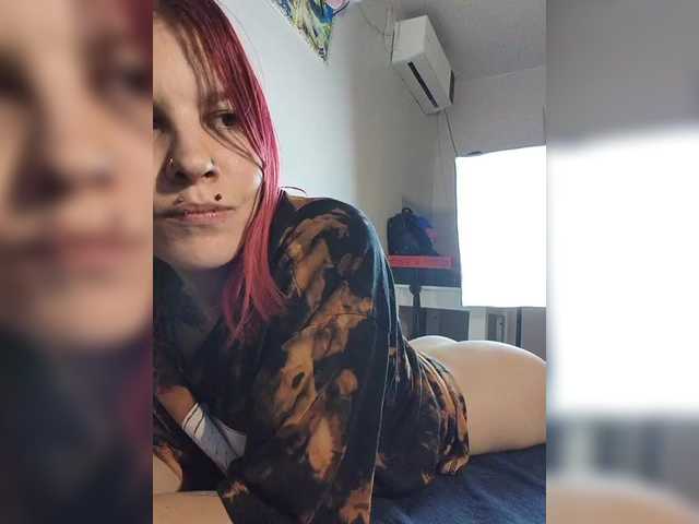 SquirtApril live cam on BongaCams