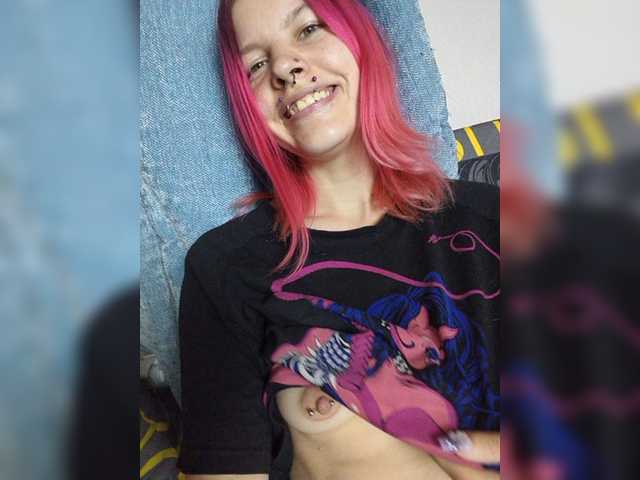SquirtApril live cam on BongaCams