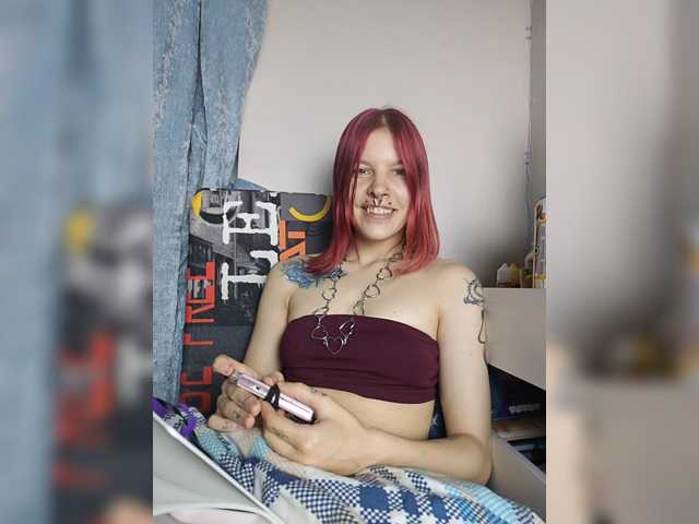 SquirtApril live cam on BongaCams