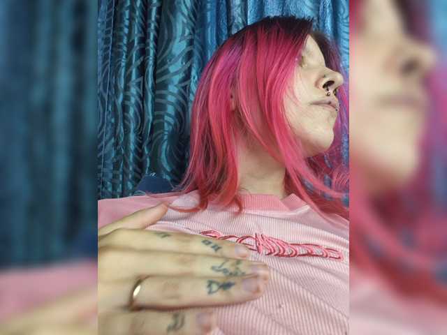 SquirtApril live cam on BongaCams