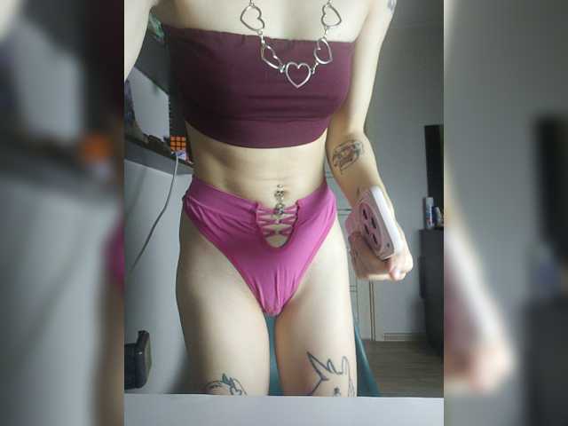 SquirtApril live cam on BongaCams