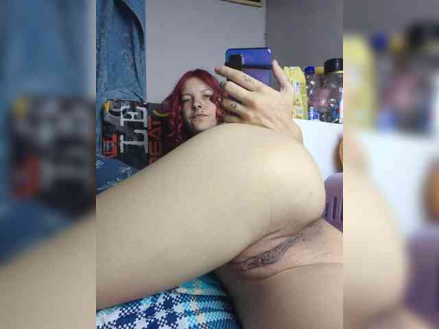 SquirtApril live female cam on bongacams