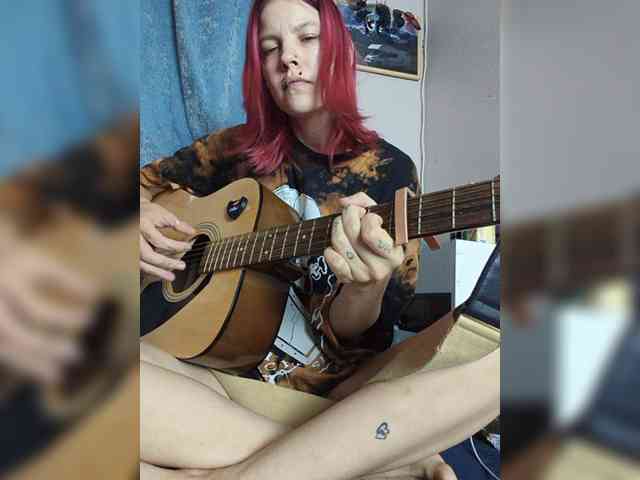 SquirtApril live female cam on bongacams