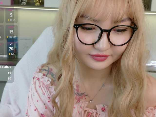 sakuraclover live cam on BongaCams