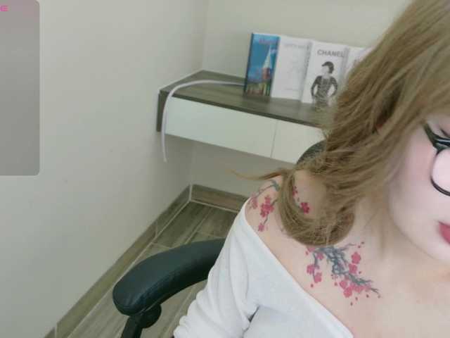 sakuraclover live cam on BongaCams