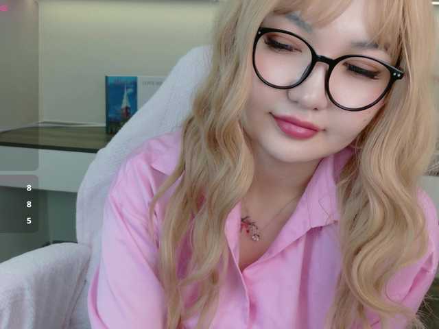 sakuraclover live cam on BongaCams