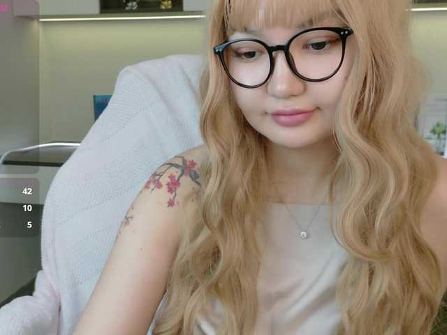 sakuraclover live cam on BongaCams