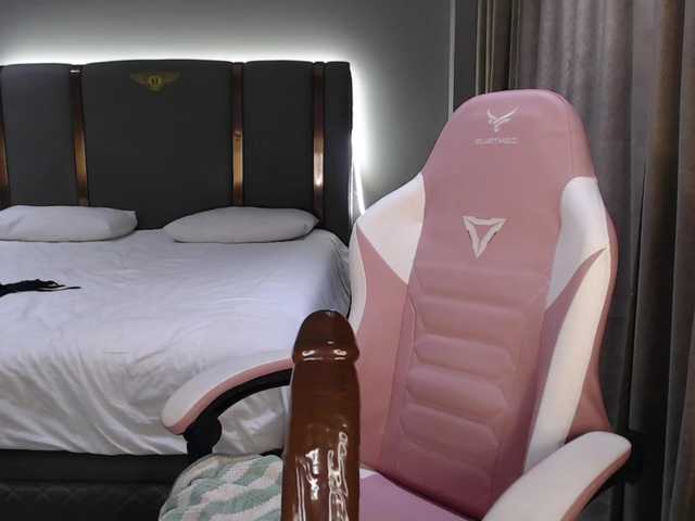 Kira-kirkros live cam on BongaCams