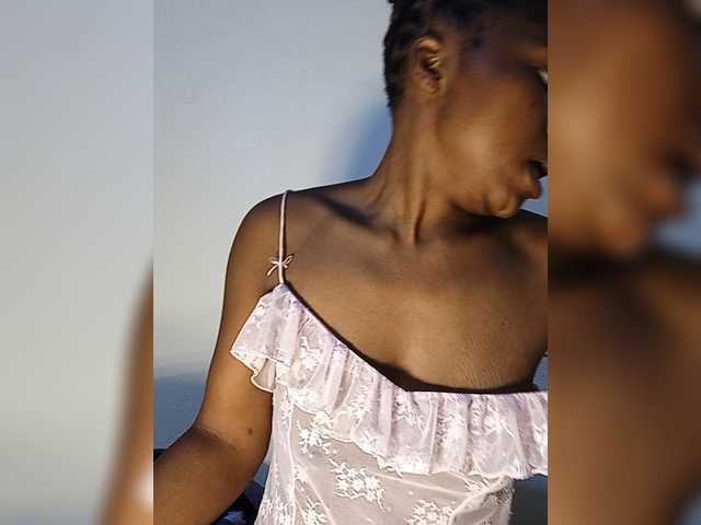 Glowgoddes live cam on BongaCams