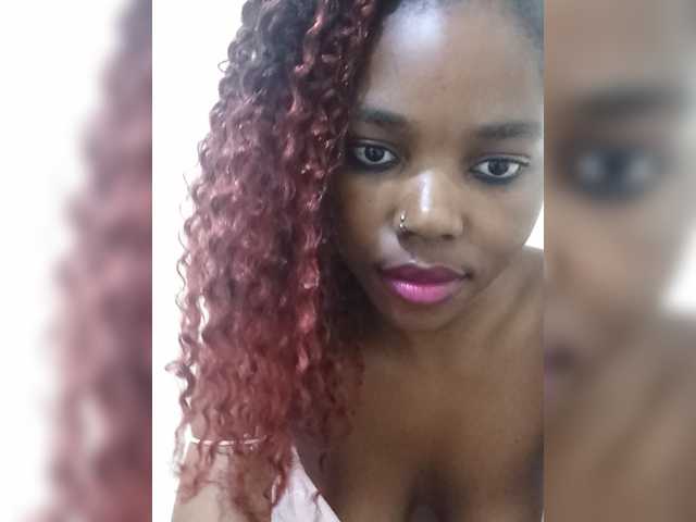 Glowgoddes live cam on BongaCams