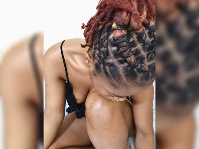 Glowgoddes live cam on BongaCams