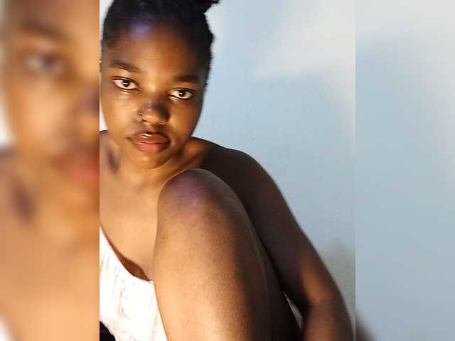 Glowgoddes live cam on BongaCams