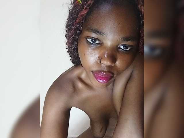 Glowgoddes live cam on BongaCams
