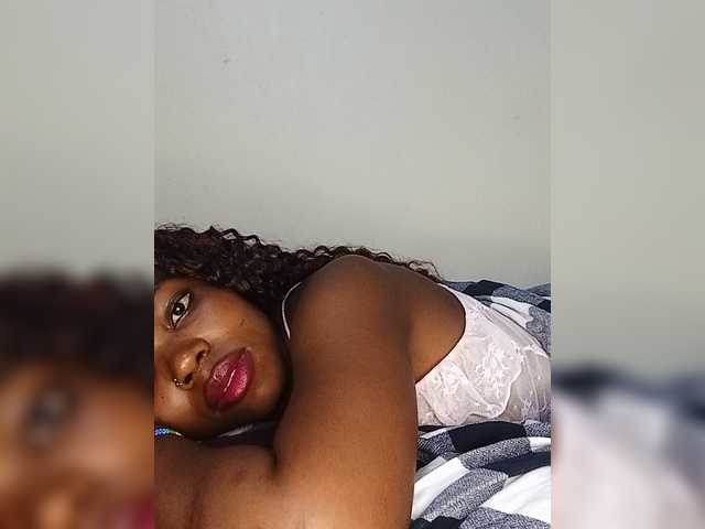 Glowgoddes live cam on BongaCams
