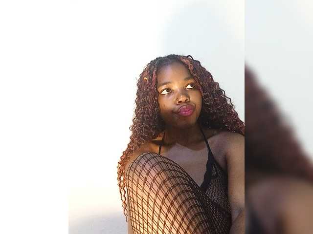 Glowgoddes live cam on BongaCams