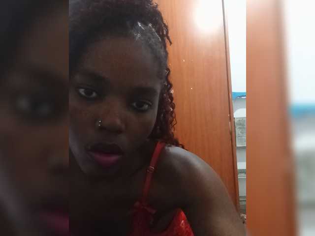 Glowgoddes live cam on BongaCams