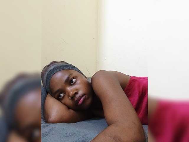 Glowgoddes live cam on BongaCams