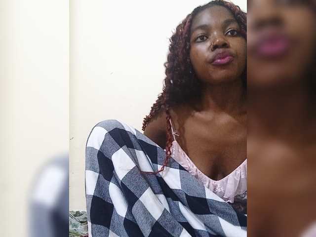 Glowgoddes live cam on BongaCams