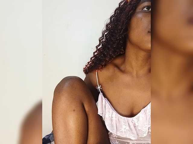 Glowgoddes live cam on BongaCams
