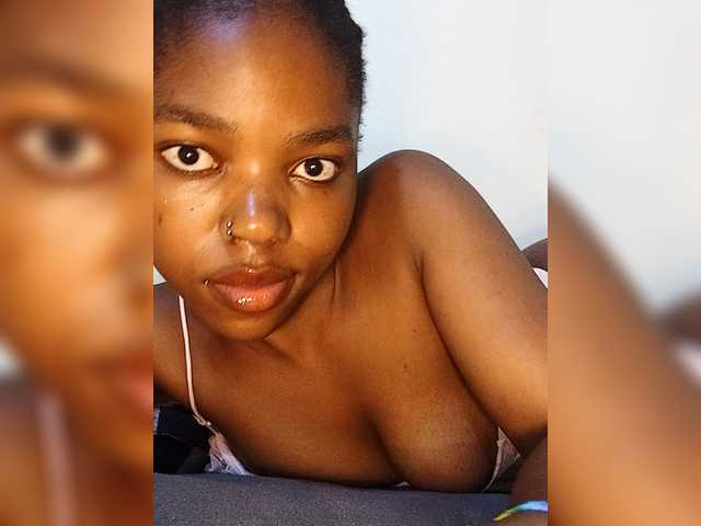 Glowgoddes live cam on BongaCams