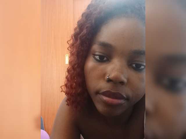 Glowgoddes live cam on BongaCams